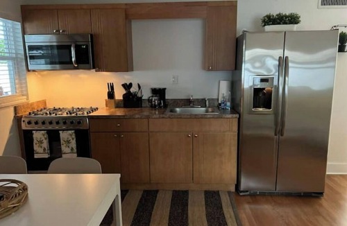 Hialeah House | Beautiful apartment close to the airport, the beach and recreation sites.