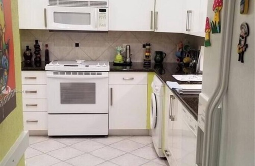 Hollywood South Central Beach Condo | Beautiful apartment on the beach. Look at the sea from your balcony .