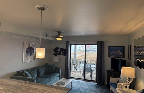 Midtown Ocean City Condo | Beautiful Bayside Condo- Perfect Sunsets and Short Walk to Beach - 56th St.