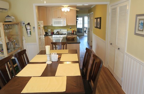 South End House | Beautiful Beach Cottage, Sleeps 8, Steps to the Beach and Playground