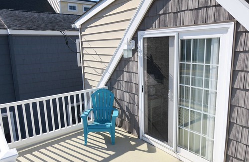 South End House | Beautiful Beach Cottage, Sleeps 8, Steps to the Beach and Playground