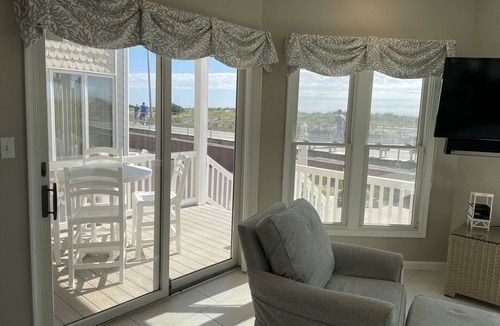 North End House | Beautiful Beach Front - 3 BR 3 Bath
