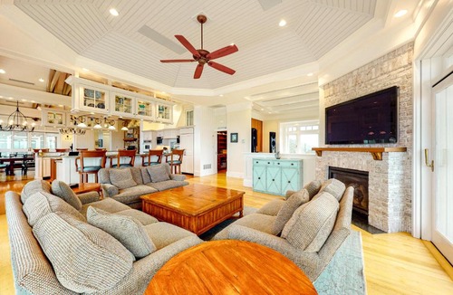 Wellfleet House | Beautiful Beachfront Five Bedroom Home