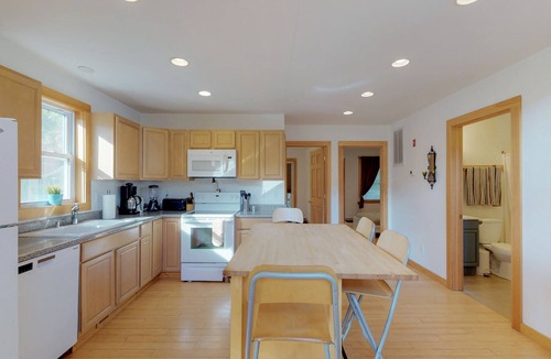 Pine Hill Ski Chalet | Beautiful BelleHouse - Creekside in the Catskills