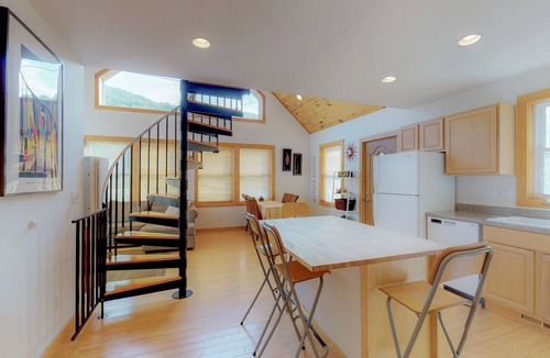 Pine Hill Ski Chalet | Beautiful BelleHouse - Creekside in the Catskills