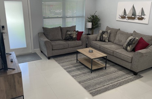 North Andrews Gardens House | Beautiful, charming home just mins from the beach