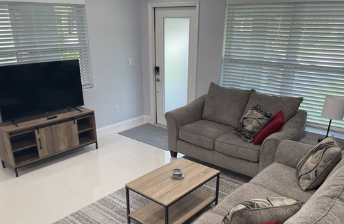 North Andrews Gardens House | Beautiful, charming home just mins from the beach
