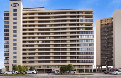 North Ocean City Condo | Beautiful Clean Condo On Beach &Bayview, steps to beach &pool. Full & Mini weeks