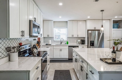 Poinsettia Heights House | Beautiful Comfy Home With Private Hot Tub Close To Beach by RedAwning