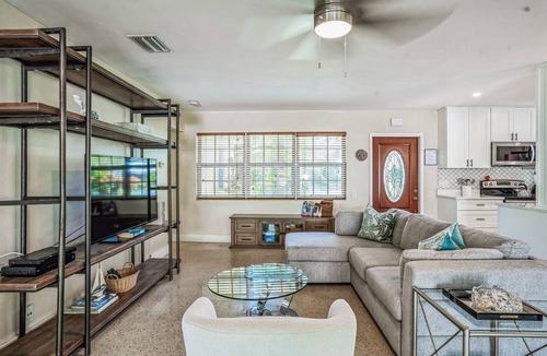 Poinsettia Heights House | Beautiful Comfy Home With Private Hot Tub Close To Beach by RedAwning