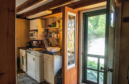 Rockport Cottage | Beautiful cottage on lovingly landscaped property just 2 min walk to the ocean!
