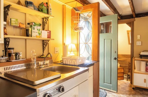 Rockport Cottage | Beautiful cottage on lovingly landscaped property just 2 min walk to the ocean!