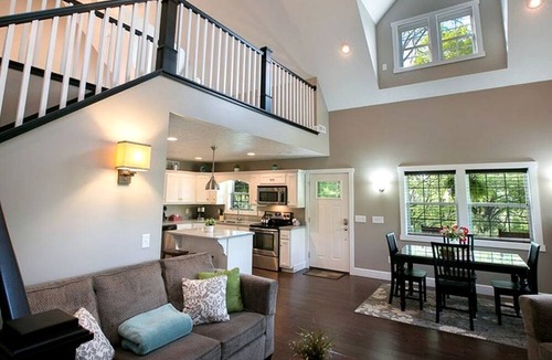Sugarcreek Cabin | Beautiful Countryside Cabin with Hot-Tub and Pond Views in Ohio