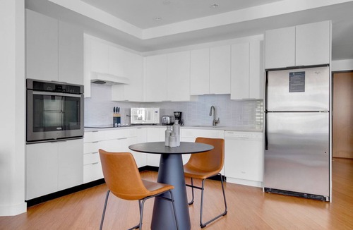 Chinatown Apartment | Beautiful Downtown 1BR w/Gym & W/D, near South Station, by Blueground