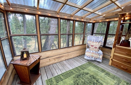Whitefish Cottage | Beautiful Historical Cottage With Mountain Views In Kalispell