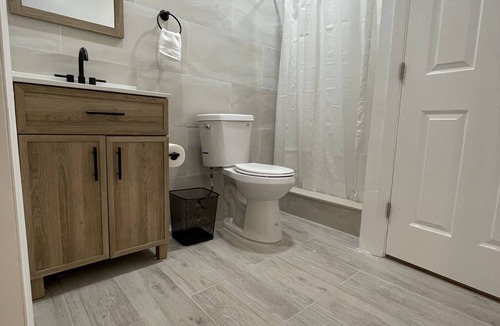 North Miami Beach House | Beautiful Lake Front Guesthouse Close To I95