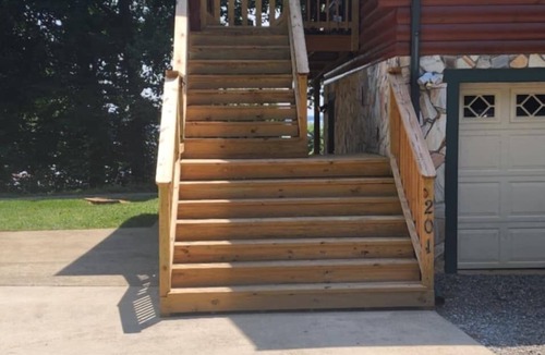 Bumpass House | Beautiful Lake View Log Cabin Lake Anna VA- Private Dock- August 8 Week Special