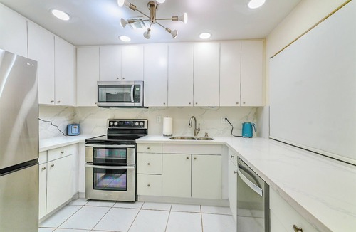 Fort Lauderdale House | Beautiful Luxury Waterfront Heated Pool Home in Fort Lauderdale