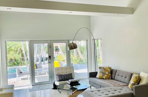 Downtown Fort Lauderdale House | Beautiful Mid-Century Modern SFR on the water , 10 minutes from Las Olas Blvd