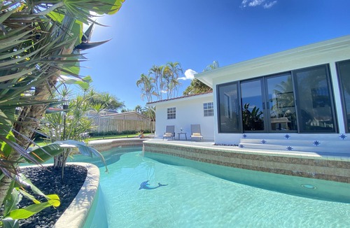 Riverside Park House | Beautiful Modern Pool Home minutes to Ft Lauderdale Beaches & Downtown.