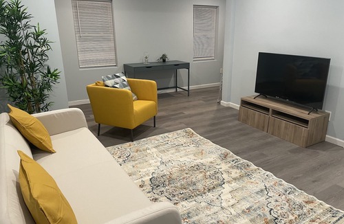 Lower Vailsburg Apartment | Beautiful Modern Apartment minutes away from Newark Airport