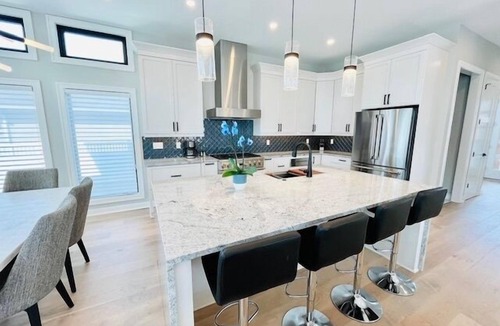 Country Club Estates House | BEAUTIFUL NEW HOME WITH PRIVATE POOL!