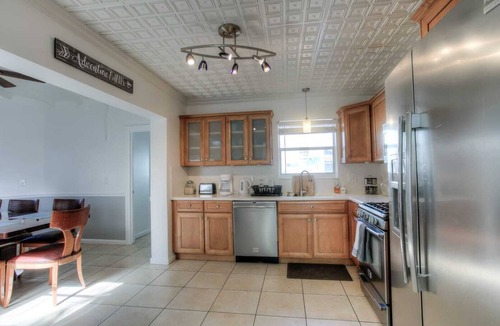 Parkside House | BEAUTIFUL PRIVATE RESORT .7 BEDROOMS 5 BATHS .POOL HOME. FULLY PRIVATE.
