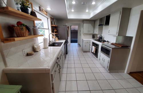 Fullerton House | Beautiful Ranch Home Retreat Park Like Setting on 3/4 Acre Close to Disneyland