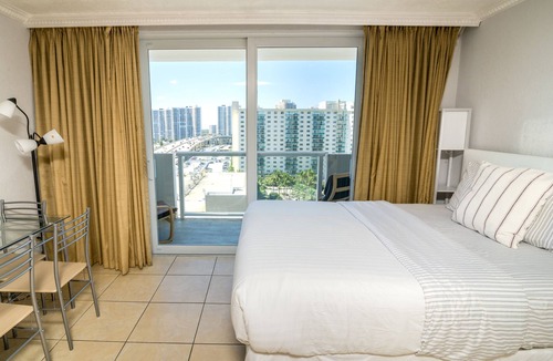 Sunny Isles Beach Apartment | Beautiful renovated condo in Sunny Isles on the beach!