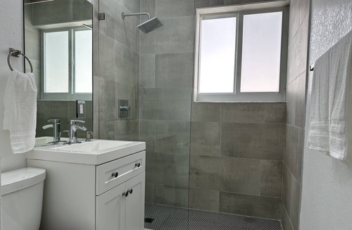 SilverLakes House | Beautiful room in rent, is located on a luxury house with pool and kids park