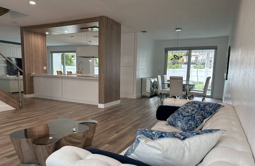 SilverLakes House | Beautiful room in rent, is located on a luxury house with pool and kids park