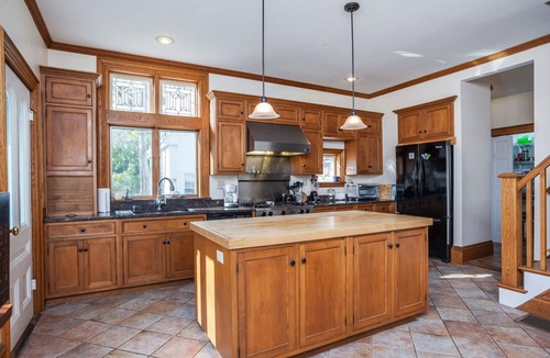 Centerville House | Beautiful Sea Captain's House walk to beach, central A/C and outdoor shower