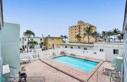 Hollywood Apartment | Beautiful studio condo steps from the beach!