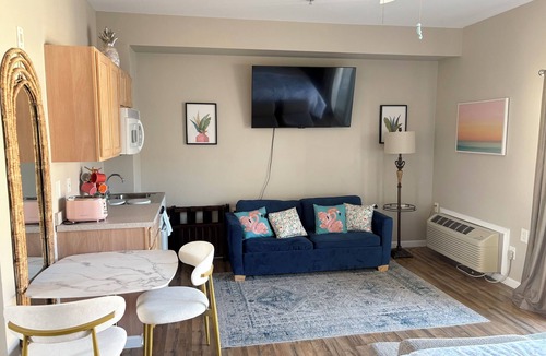 Bethany Beach Condo | Beautiful Studio Apartment With King Sized Bed Just Blocks From the Beach!
