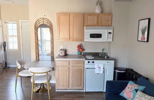 Bethany Beach Condo | Beautiful Studio Apartment With King Sized Bed Just Blocks From the Beach!
