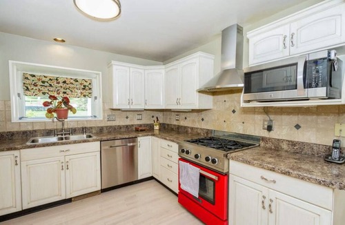 Schuylerville House | Beautiful, sunny, open-floor 3-bedroom house in Saratoga Springs
