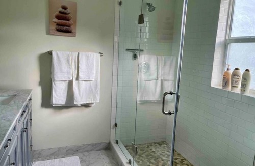 Royal Poinciana House | Beautiful Tropical Villa spacious two bed two bath closed to beach