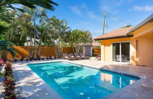 Boca Raton House | Beautiful Villa 4 BD 3 BA with Heated Private Pool, Close to Beach