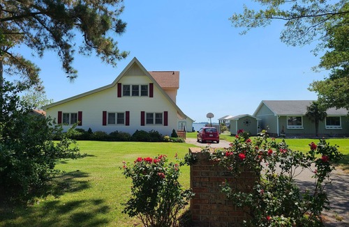 Fentress Cottage | Beautiful Waterfront Vacation Rental on the Currituck Sound