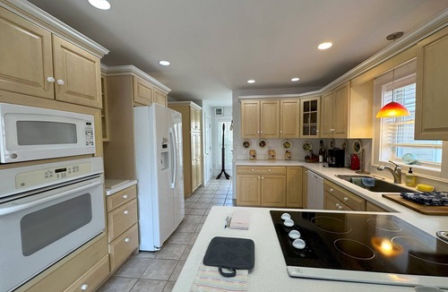 Brewster House | Beautifully Appointed, Comfortable, Amazing Deck, Central Air