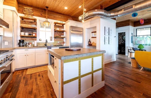 Kitty Hawk Cabin | Beautifully-Decorated Soundfront Rental with a Balcony in Kitty Hawk, North Carolina