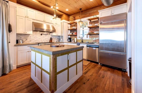 Kitty Hawk Cabin | Beautifully-Decorated Soundfront Rental with a Balcony in Kitty Hawk, North Carolina