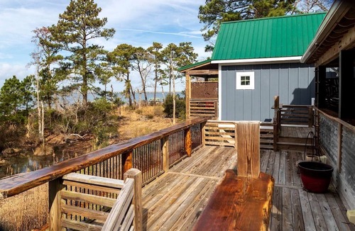 Kitty Hawk Cabin | Beautifully-Decorated Soundfront Rental with a Balcony in Kitty Hawk, North Carolina