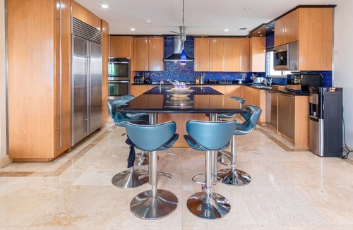 Birch Park Finger Streets Villa | Beautifully luxurious & modern house directly in front of the Beach!