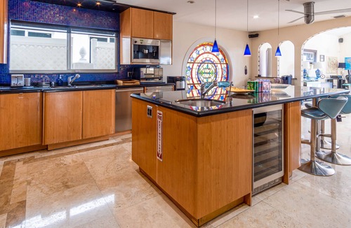 Birch Park Finger Streets Villa | Beautifully luxurious & modern house directly in front of the Beach!