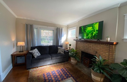 Niagara Falls House | Beautifully remodeled house 1.5 miles from falls