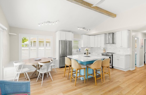 Little Salisbury House | Beautifully remodeled 3-bedroom home on 89th St.