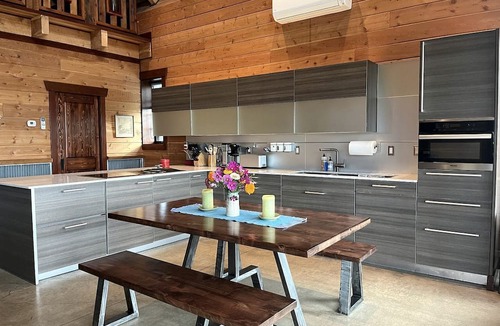 Somers Cabin | Beautifully Renovated Barn Ideal for Glamping at Flathead Lake, Montana