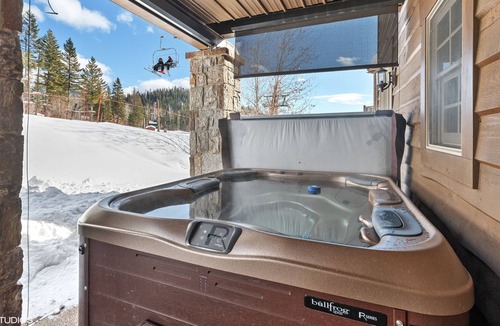 Whitefish House | Beautifully Renovated 3BD 3.5BA Slopeside unit! Private Hot tub!