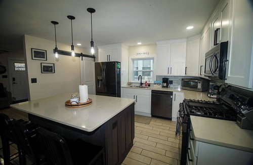 Wildwood House | BEAUTIFULLY RENOVATED HOME WITH YARD. WE ARE PET FRIENDLY.